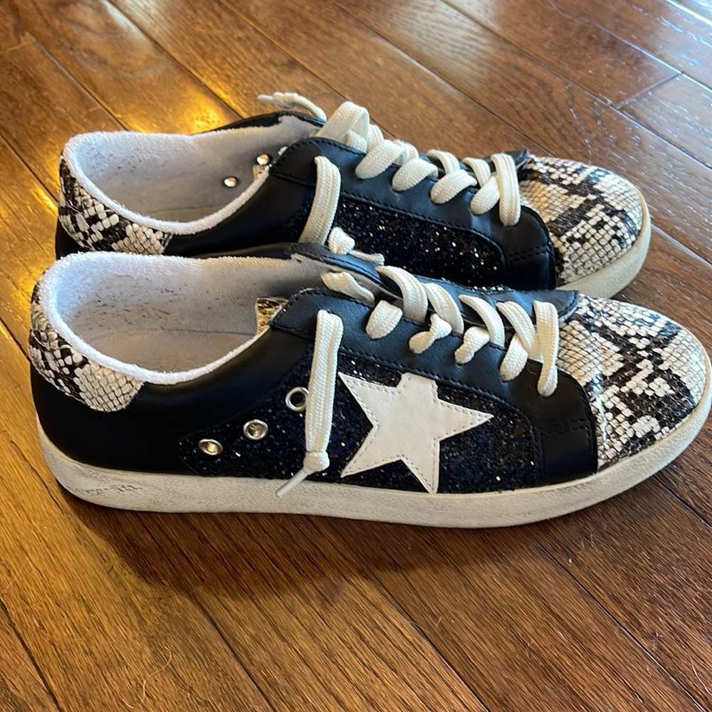 Kellparker Polly Snakeskin Emo Star & Glitter Chunky Y2K Sneakers: 8 Black/White